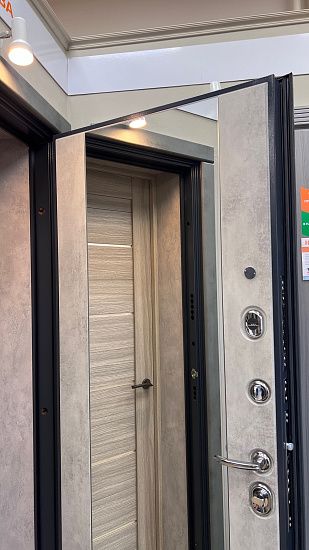 Входная дверь  