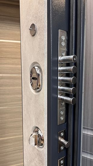 Входная дверь  